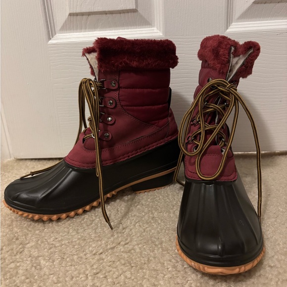 Women's Burgundy and Black Winter Boots - Picture 4 of 7